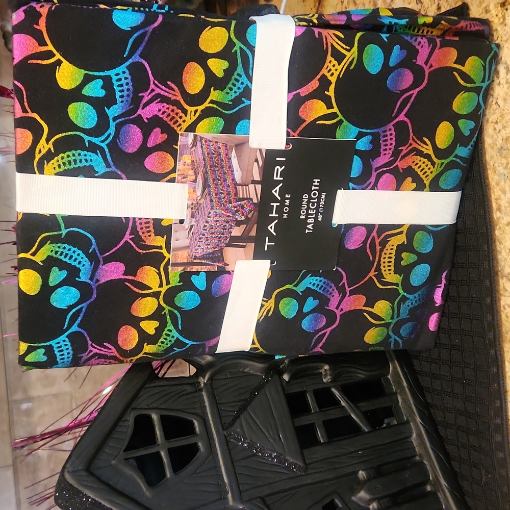 RAINBOW SKULLS Metallic Tablecloth Blk Background. NEW! Halloween, Goth, Muertos